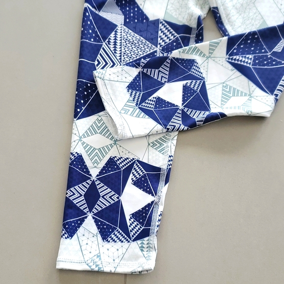 💥NWT! High Rise 3/4 Colorful Sport Leggings - Picture 2 of 3